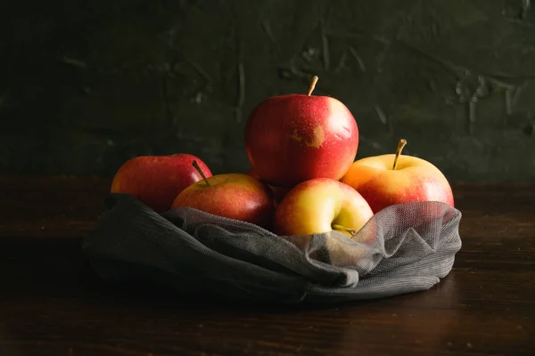 Köstliche Äpfel Einem Mehrwegnetz Für Obst Und Gemüse Tag Der — Stockfoto