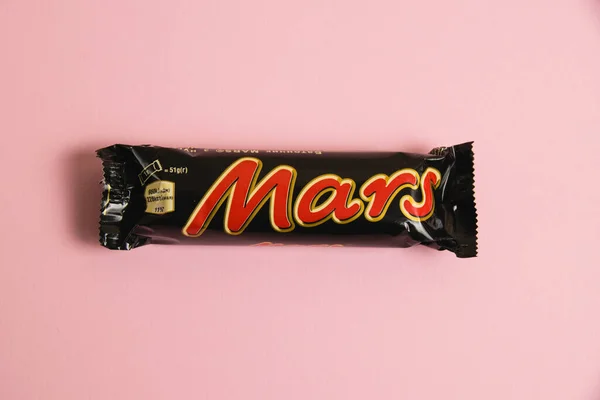 Stock image Ukraine, Chernihiv, April 26, 2023: Mars chocolate bar on a pink background.