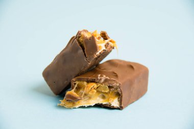 Fıstıklı ve fındıklı çikolata..