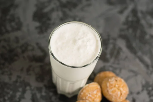 Флетлей Смачний Відсвіжний Літній Напій Склянці Молочний Коктейль Зроблений Молока — стокове фото