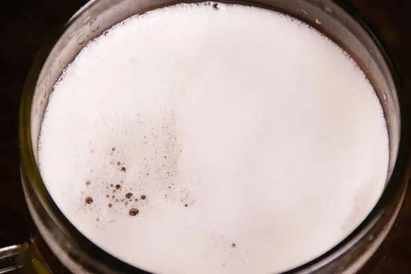 ビール泡マクロ ビールグラスのおいしいビール — ストック写真