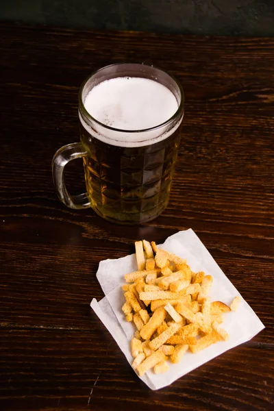 Delicious Light Beer Beer Mug Salty Crackers Snack Dark Background — Stock Photo, Image