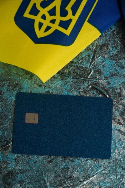 Σύγχρονη Τραπεζική Κάρτα Τσιπ Close Σημαία Της Ουκρανίας Και Ουκρανικό — Φωτογραφία Αρχείου