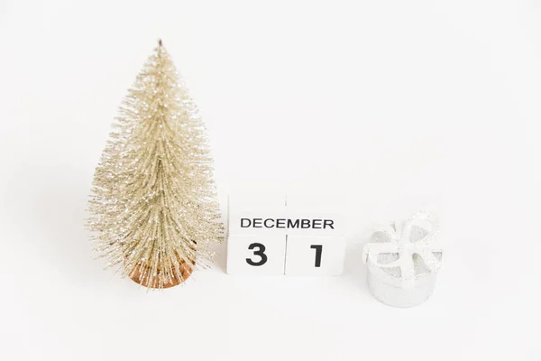 Año Nuevo Calendario Madera Con Fecha Diciembre Decoración Sobre Fondo — Foto de Stock