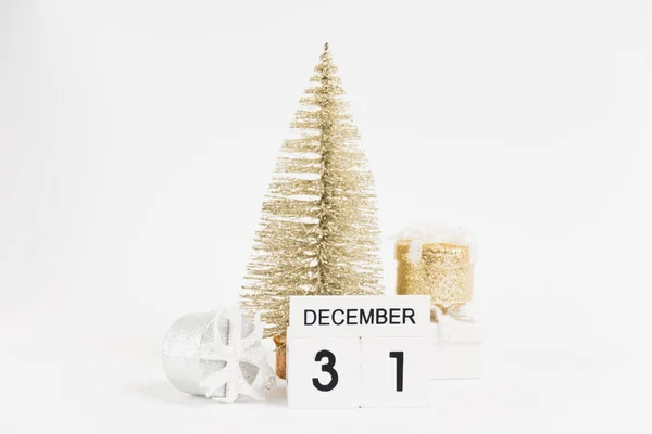 Año Nuevo Calendario Madera Con Fecha Diciembre Decoración Sobre Fondo — Foto de Stock