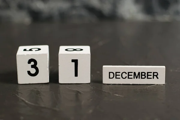 Calendario Madera Con Fecha Diciembre Sobre Fondo Textura Oscura Con —  Fotos de Stock