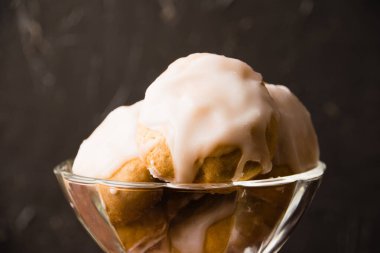 Ballı, tarçınlı ve vanilyalı nefis ev yapımı zencefilli kurabiyeler..