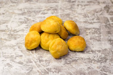 Şekersiz ev yapımı tuzlu peynirli kurabiyeler. Şekersiz diyet kurabiyeler. Kilo kaybı ve diyet gıda konsepti.