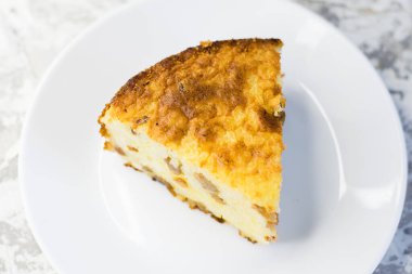 Kuru üzümlü ve vanilyalı lezzetli bir sütlaç..