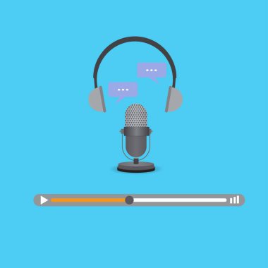 Radyo, kulaklık ve konuşma baloncukları için stüdyo masası mikrofonu, podcast konsepti