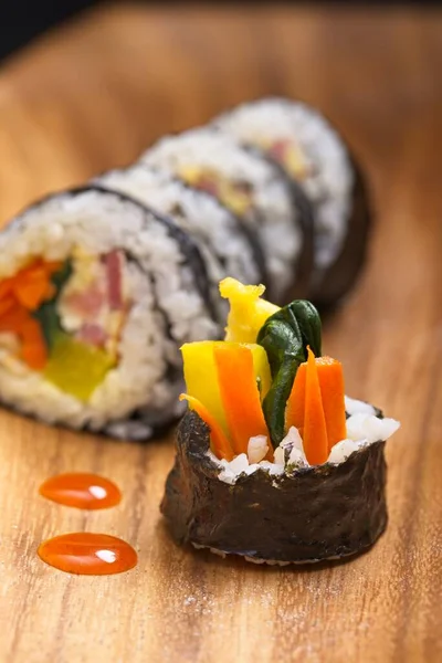 Close End Piece Korean Treat Called Kimbap Food Made Steamed — Stock Photo, Image