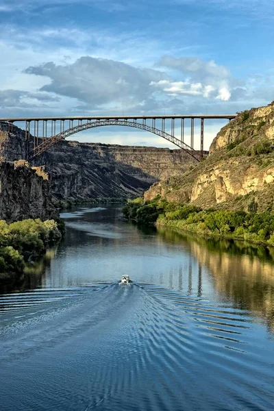 Båtkryssning Sname River Närmar Sig Perine Bridge Twin Falls Idaho — Stockfoto