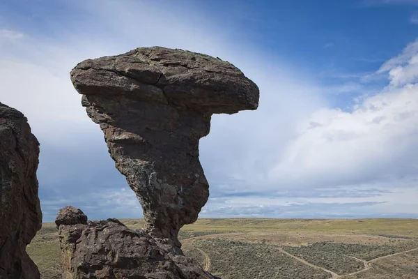 Une Photo Célèbre Monument Balanced Rock Contre Ciel Partiellement Nuageux — Photo