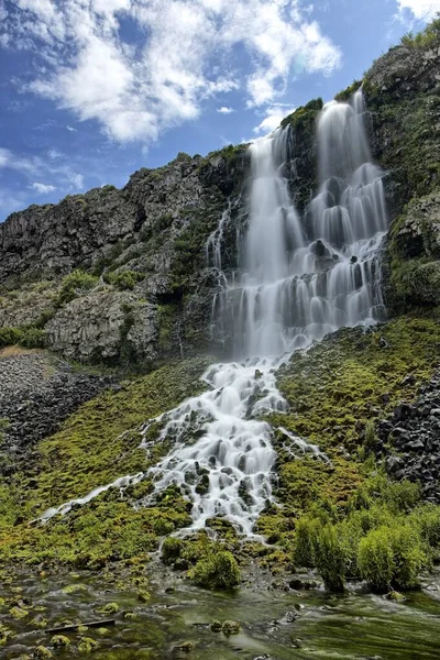 Ett Vattenfall Som Rinner Ner Från Klippan Vid Thousand Springs — Stockfoto