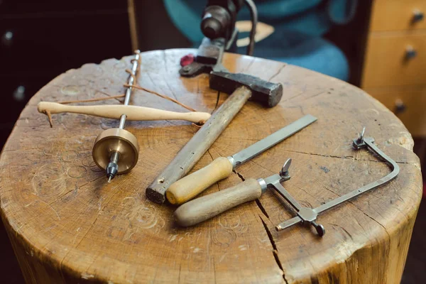 Tools Jewelry Designer Goldsmith Tree Trunk Used Workbench — Stock Photo, Image