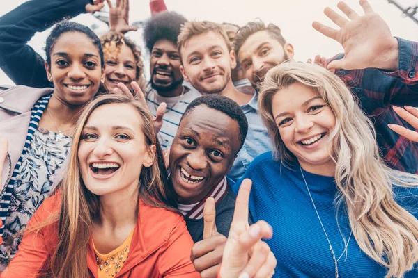 Fröhliche Gruppe Von Diversity Freunden Hat Spaß — Stockfoto