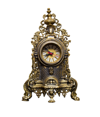 antika saat üzerinde beyaz izole