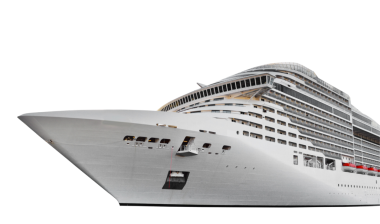 Büyük yolcu gemisi yaklaşıyor.