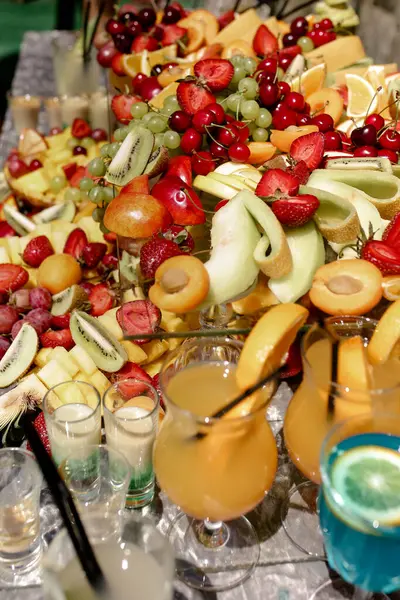 Fruta Bebida Vasos Vidrio —  Fotos de Stock
