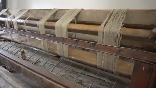 Ιστορικά Μάλλινα Εξοπλισμός Ελαιοτριβείο Νήματα Μαλλί Λειτουργεί — Αρχείο Βίντεο