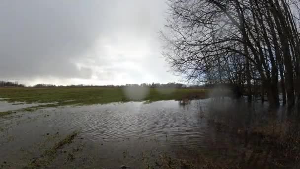 農地や雨雲に春の洪水 時間の経過 — ストック動画