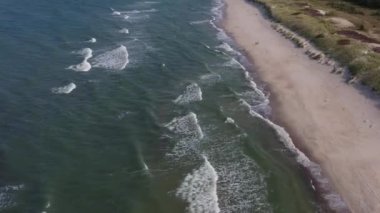 Baltık sahili ve dalgalar, Curonian tükürüğü, hava manzarası