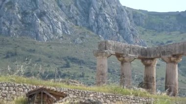 Antik Korint, Moreloponnese, Yunanistan 'daki antik Apollo kalıntıları tapınağı