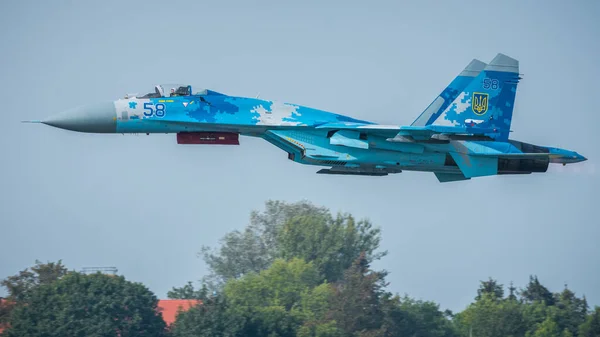 Radom Pologne Août 2017 Chasseur Force Aérienne Ukrainienne Survole Aérodrome Images De Stock Libres De Droits