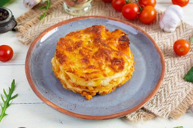 Kıymalı chiken bolonez soslu ve beşamel soslu klasik lazanya.