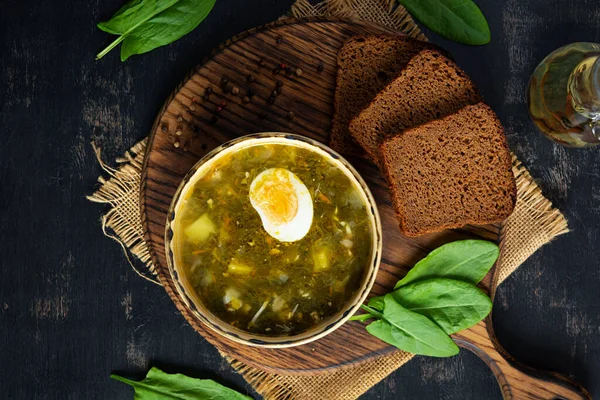 Sup Hijau Dengan Sorrel Daging Dan Telur Sorrel Borscht Tradisional Stok Foto Bebas Royalti