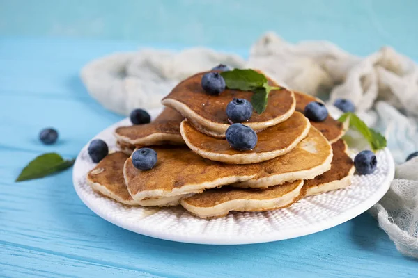 Pancake Dengan Madu Dan Blueberry Pancake Buatan Sendiri Yang Manis — Stok Foto