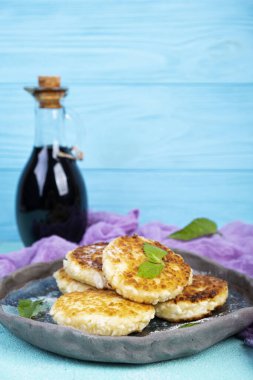 Naneli krep tatlısı. Kır evi gözlemesi ya da şurup.