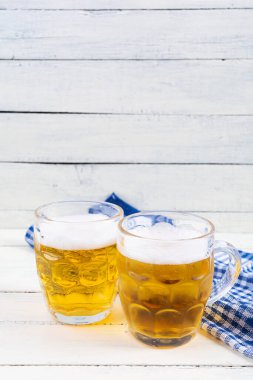 Oktoberfest geçmişi. Bira bardağı ve Bavyera sembolik kumaşı