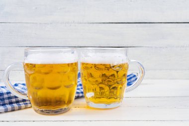 Oktoberfest geçmişi. Bira bardağı ve Bavyera sembolik kumaşı