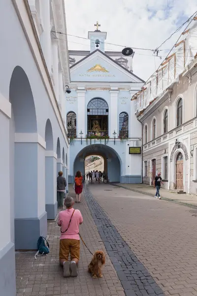 Vilnius, Litvanya 13 AĞUSTOS 2023. Vilnius / Litvanya 'nın sokakları ve mimarisi, dar eski kasaba sokakları