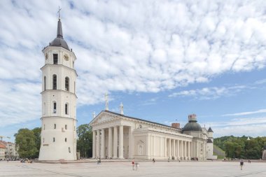 Vilnius, Litvanya 11 Temmuz 2023. St. Stanislaus Katedral Bazilikası ve Vilnius St Ladislaus
