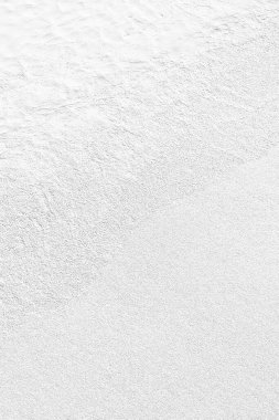 Beyaz kum dokusu zemininin ve duvarın klasik ya da kirli arka planı, kumlu plajlar, rahatlama ve tatil için bir metafor olarak yapılarda ve iç tasarımlarda kullanılan retro model düzeni olarak kullanılır. 