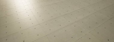 Dökülen beton desen zemininin kavramsal ve kavramsal katı bej arkaplanı modern model düzeni olarak gösterilir. İnşaat, mimari, kentsel ve iç tasarım için üç boyutlu bir örnekleme metaforu 
