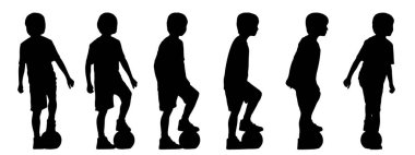 Farklı perspektiflerden futbol oynayan bir çocuğun vektör kavramı ya da kavramsal siyah silueti. Çocukluk, boş zaman, kaygısız, mutluluk, oyun ve yaşam tarzı için bir metafor