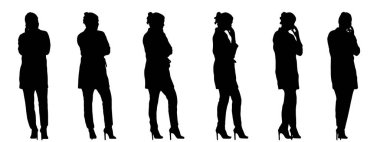 Telefonda konuşan genç bir kadının konseptsel siyah silueti beyaza izole edilmiş farklı perspektiflerden. Sıradan, moda, rahatlama, boş zaman ve yaşam tarzı için bir metafor.