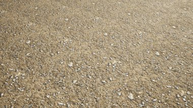 Pürüzsüz ve yuvarlak nehir çakıl taşları dokusu yüzeyinin kavramsal veya kavramsal kahverengi arka planı kırsal bir desen olarak gösterilir. İnşaat, mimari ve peyzaj tasarımı için üç boyutlu bir örnekleme metaforu