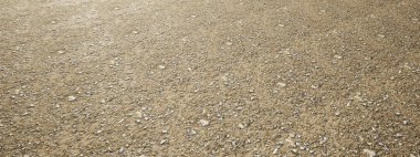 Pürüzsüz ve yuvarlak nehir çakıl taşları dokusu yüzeyinin kavramsal veya kavramsal kahverengi arka planı kırsal bir desen olarak gösterilir. İnşaat, mimari ve peyzaj tasarımı için üç boyutlu bir örnekleme metaforu