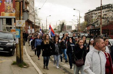15 Mart 2025 - Belgrad, Sırbistan. Öğrenciler, kubbenin düşüşünün kurbanlarının anısına 15 'inci ve 15' inci olarak adlandırılan protestoya bütün Sırp vatandaşlarını davet ettiler. Sırbistan 'ın En Büyük Toplantısı.