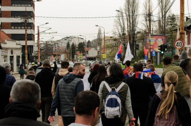 15 Mart 2025 - Belgrad, Sırbistan. Öğrenciler, kubbenin düşüşünün kurbanlarının anısına 15 'inci ve 15' inci olarak adlandırılan protestoya bütün Sırp vatandaşlarını davet ettiler. Sırbistan 'ın En Büyük Toplantısı.