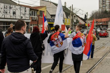 15 Mart 2025 - Belgrad, Sırbistan. Öğrenciler, kubbenin düşüşünün kurbanlarının anısına 15 'inci ve 15' inci olarak adlandırılan protestoya bütün Sırp vatandaşlarını davet ettiler. Sırbistan 'ın En Büyük Toplantısı.
