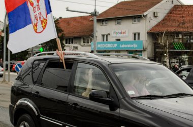 15 Mart 2025 - Belgrad, Sırbistan. Öğrenciler, kubbenin düşüşünün kurbanlarının anısına 15 'inci ve 15' inci olarak adlandırılan protestoya bütün Sırp vatandaşlarını davet ettiler. Sırbistan 'ın En Büyük Toplantısı.