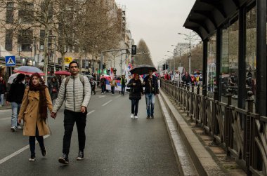 15 Mart 2025 - Belgrad, Sırbistan. Öğrenciler, kubbenin düşüşünün kurbanlarının anısına 15 'inci ve 15' inci olarak adlandırılan protestoya bütün Sırp vatandaşlarını davet ettiler. Protesto yolsuzluğa karşı.