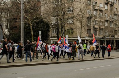 15 Mart 2025 - Belgrad, Sırbistan. Öğrenciler, kubbenin düşüşünün kurbanlarının anısına 15 'inci ve 15' inci olarak adlandırılan protestoya bütün Sırp vatandaşlarını davet ettiler. Protesto yolsuzluğa karşı.