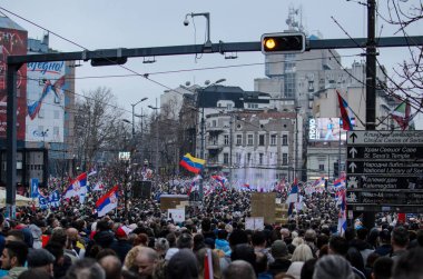 15 Mart 2025 - Belgrad, Sırbistan. Yolsuzluğa ve rejime karşı öğrenciler tarafından düzenlenen protestolar ve toplu mitingler. Ana slogan Pumpaj 'dı..