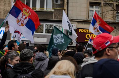15 Mart 2025 - Belgrad, Sırbistan. Yolsuzluğa ve rejime karşı öğrenciler tarafından düzenlenen protestolar ve toplu mitingler. Ana slogan Pumpaj 'dı..